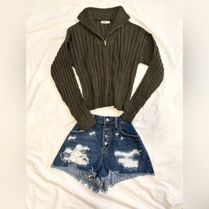 NWOT NEVER USED Dark Grey Quarter Zip Long Sleeve Sweater Size Small